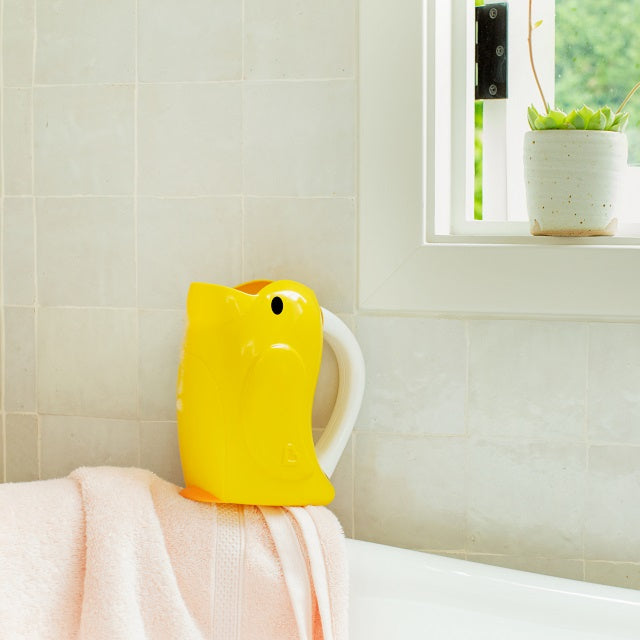 Munchkin- Duckling™ Bath Rinser- 6 Months + - Yellow