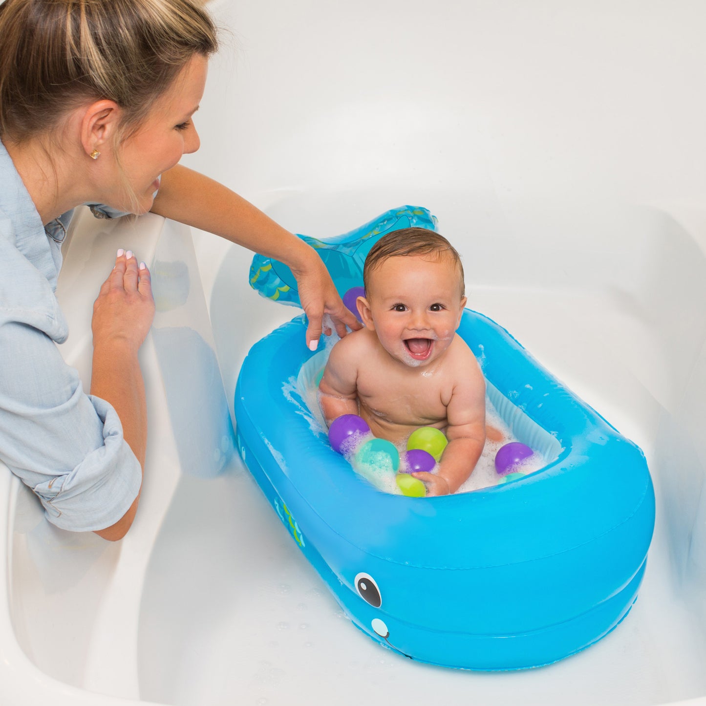 Infantino- Whale Bubble Ball Inflatable Bath Tub-Blue