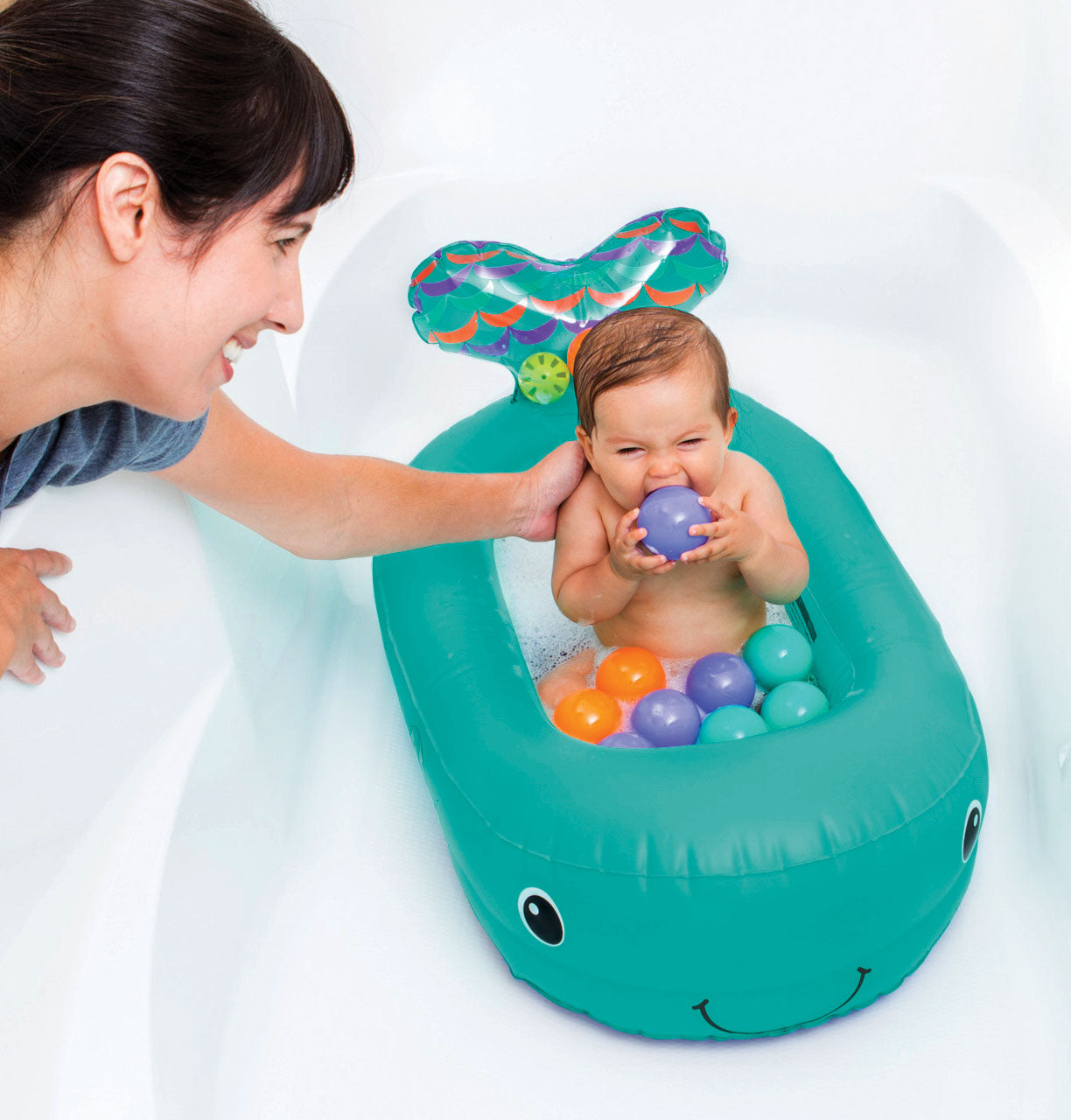 Infantino- Whale Bubble Bath With Temperature Sensor Inflatable Bath Tub-Teal